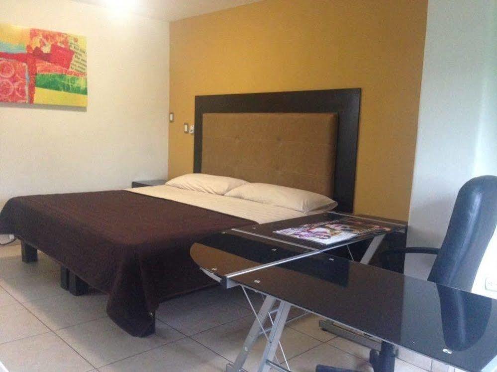 Guamuchil Hotel Flores מראה חיצוני תמונה