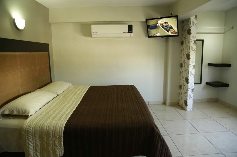 Guamuchil Hotel Flores מראה חיצוני תמונה